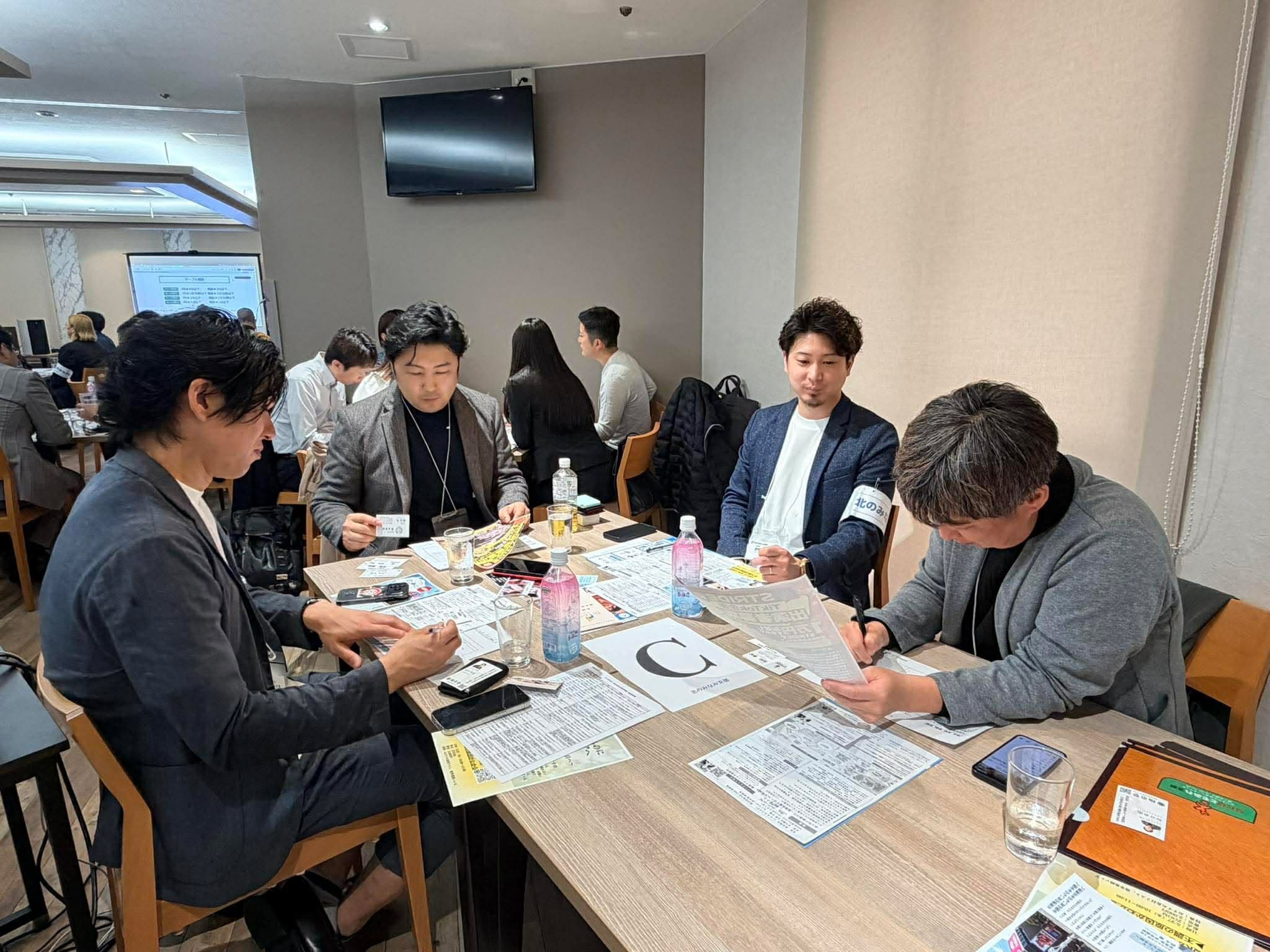４月４周年定例会テーブル商談の様子①